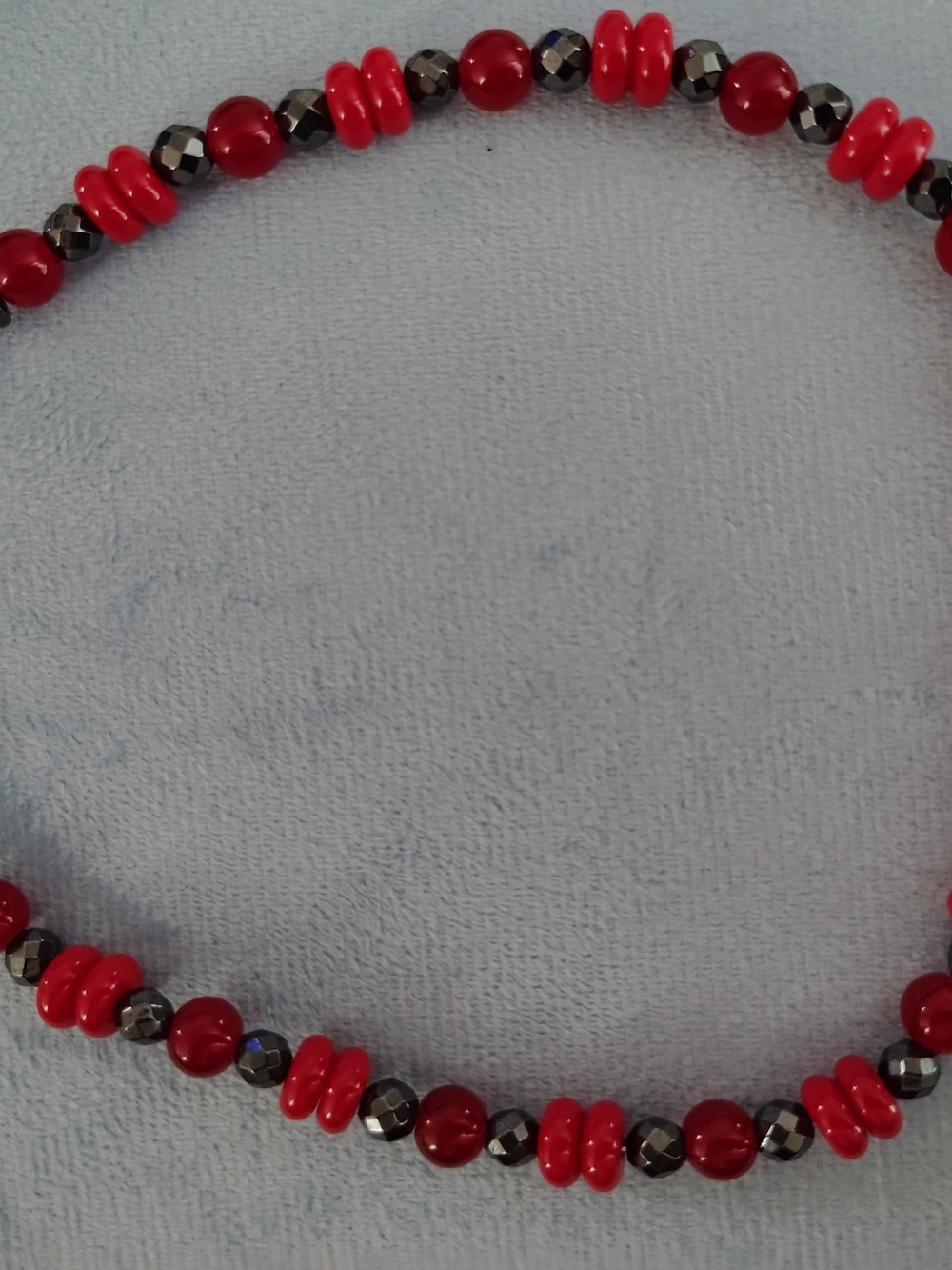 Red Beaded Women's Necklace - Elegant Faceted Accent